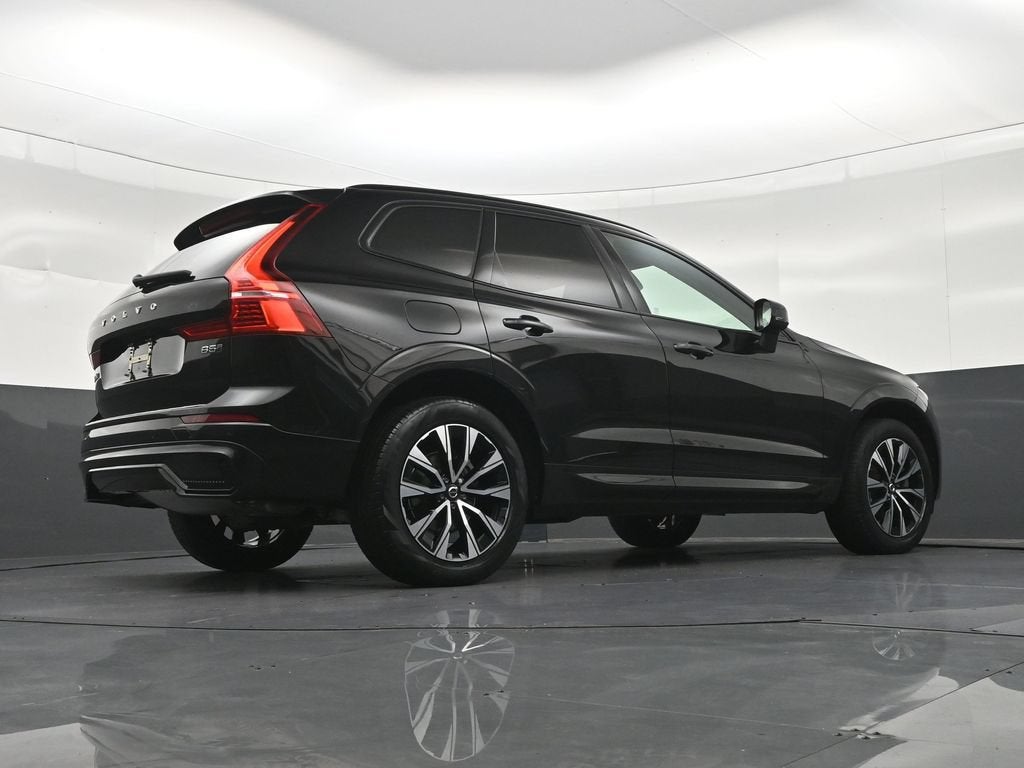 2024 Volvo XC60 B5 Core Dark Theme
