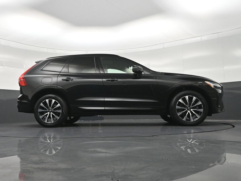 2024 Volvo XC60 B5 Core Dark Theme