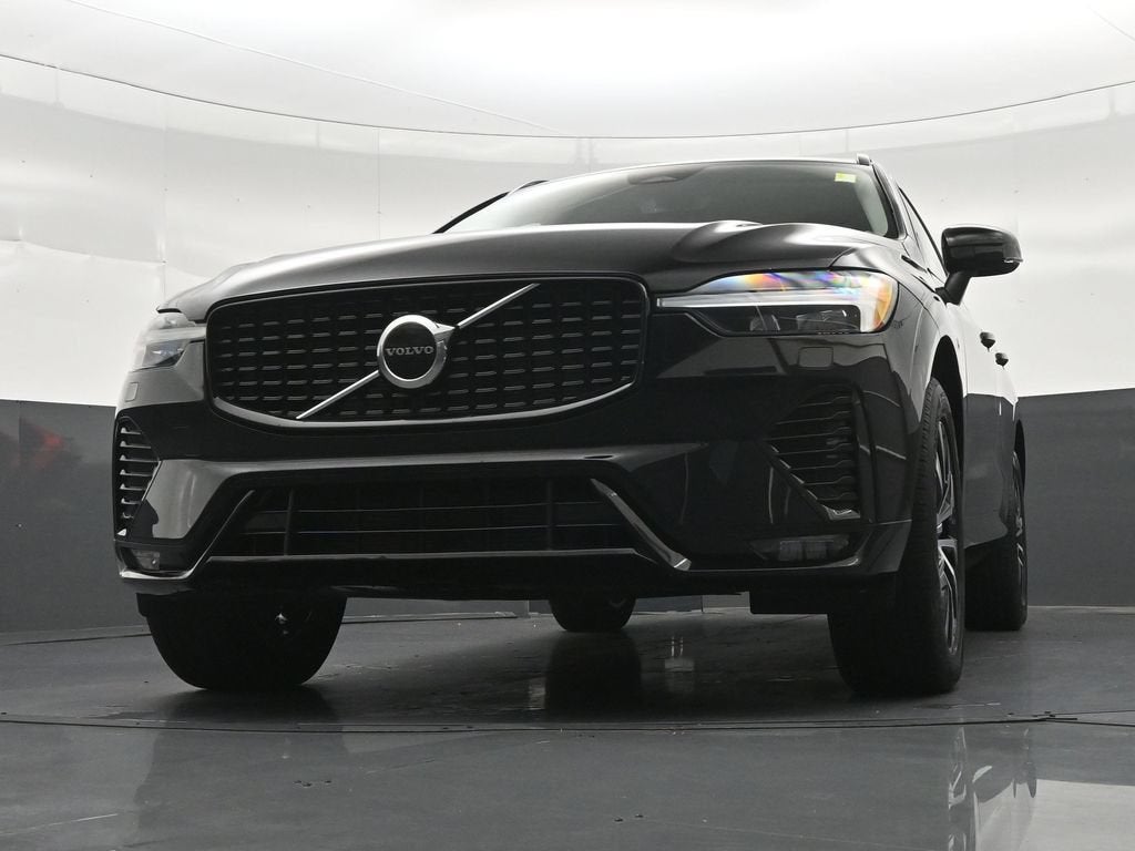 2024 Volvo XC60 B5 Core Dark Theme