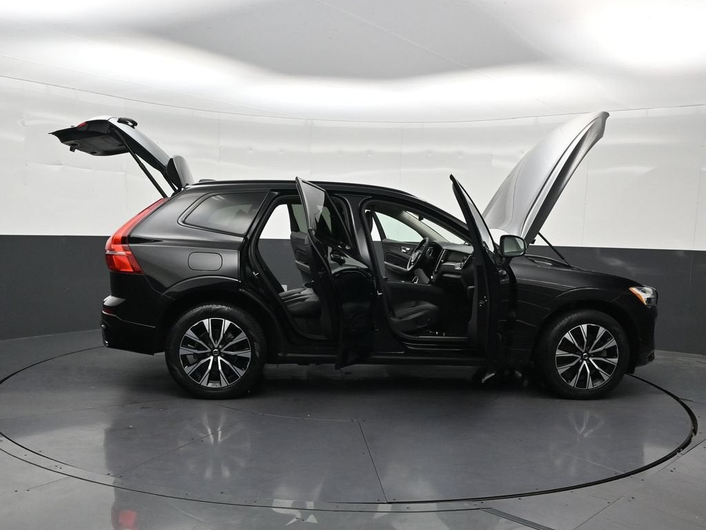 2024 Volvo XC60 B5 Core Dark Theme
