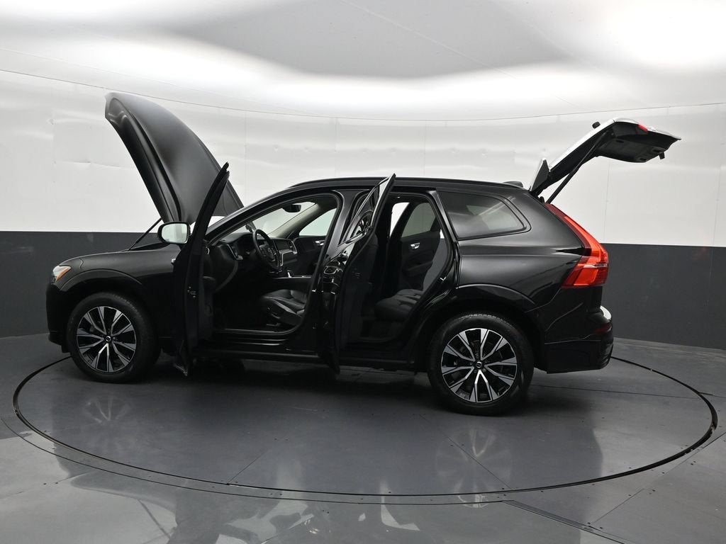 2024 Volvo XC60 B5 Core Dark Theme