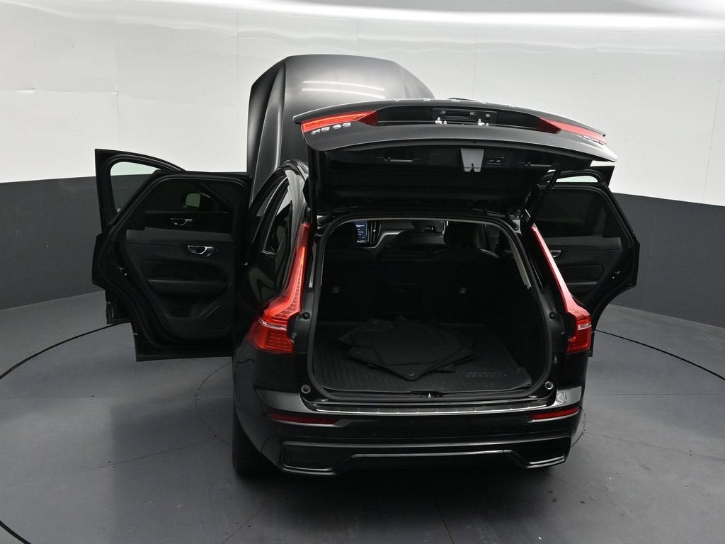 2024 Volvo XC60 B5 Core Dark Theme