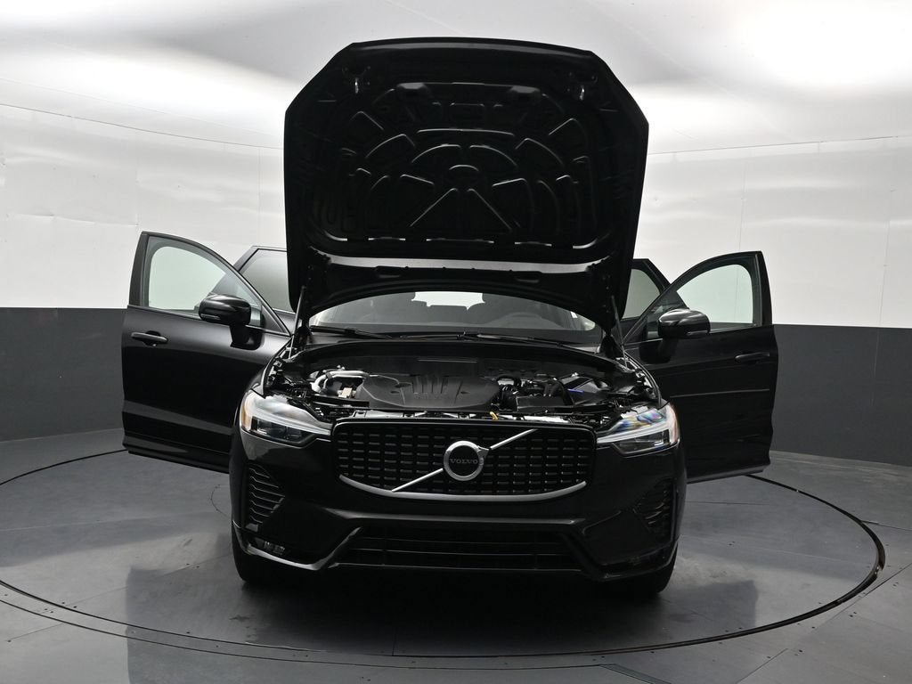 2024 Volvo XC60 B5 Core Dark Theme