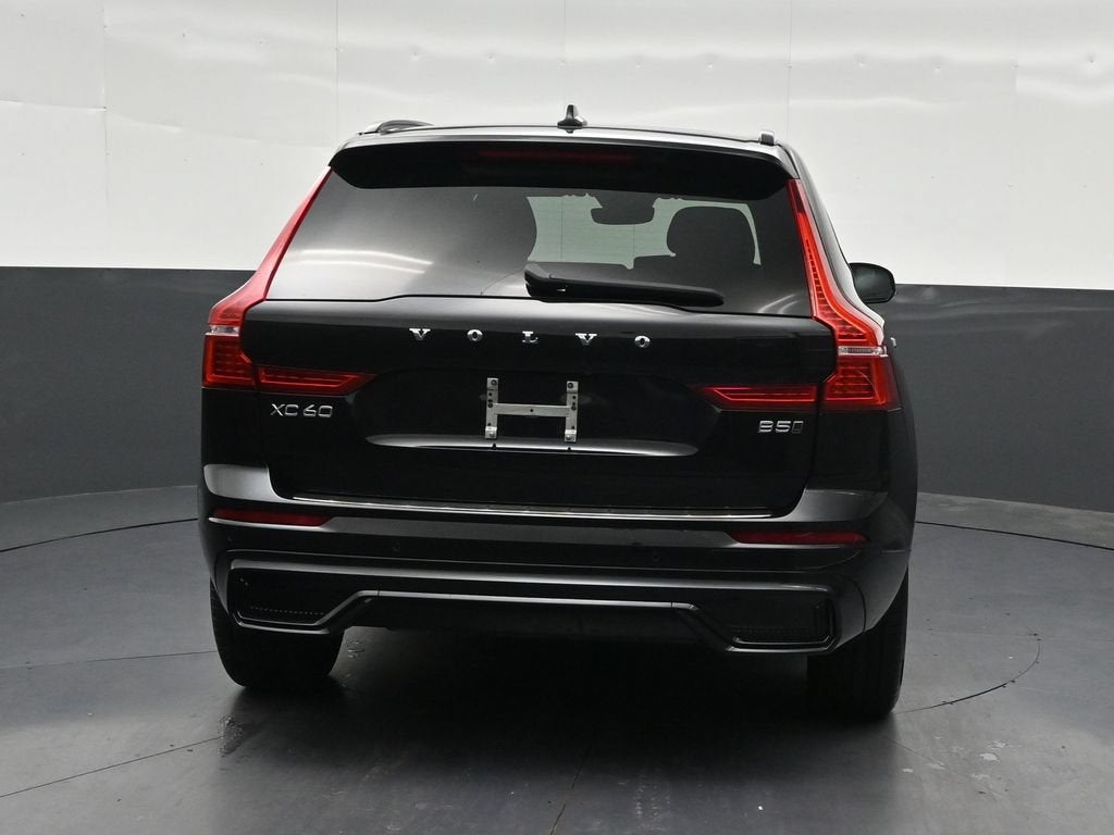 2024 Volvo XC60 B5 Core Dark Theme