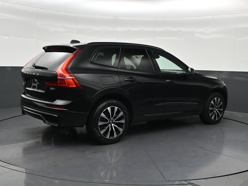 2024 Volvo XC60 B5 Core Dark Theme