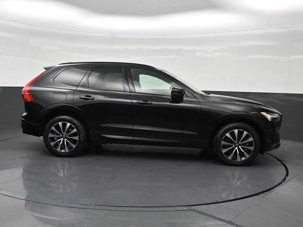 2024 Volvo XC60 B5 Core Dark Theme