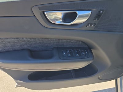 2024 Volvo XC60 Core Dark Theme