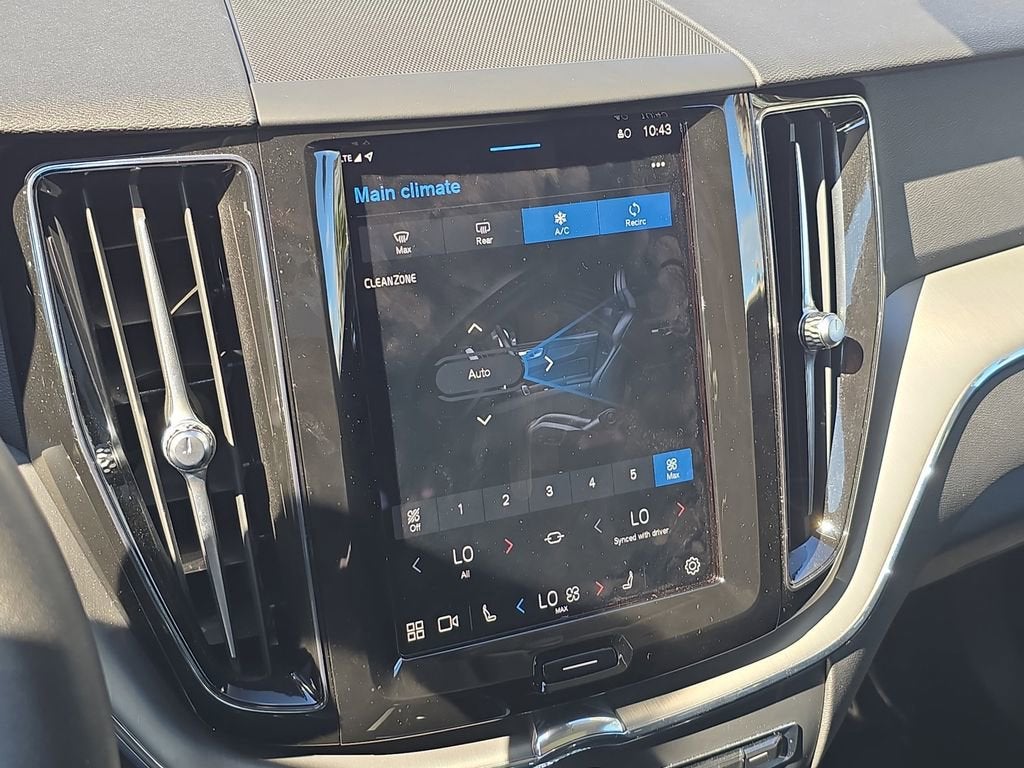 2024 Volvo XC60 Core Dark Theme