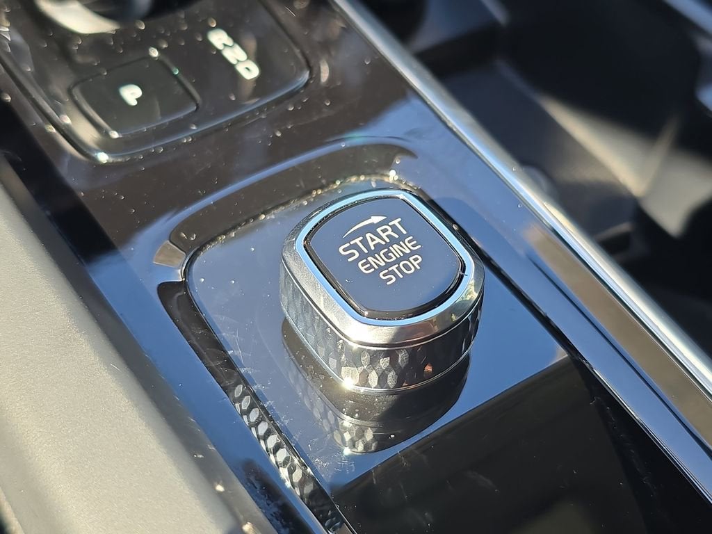 2024 Volvo XC60 Core Dark Theme