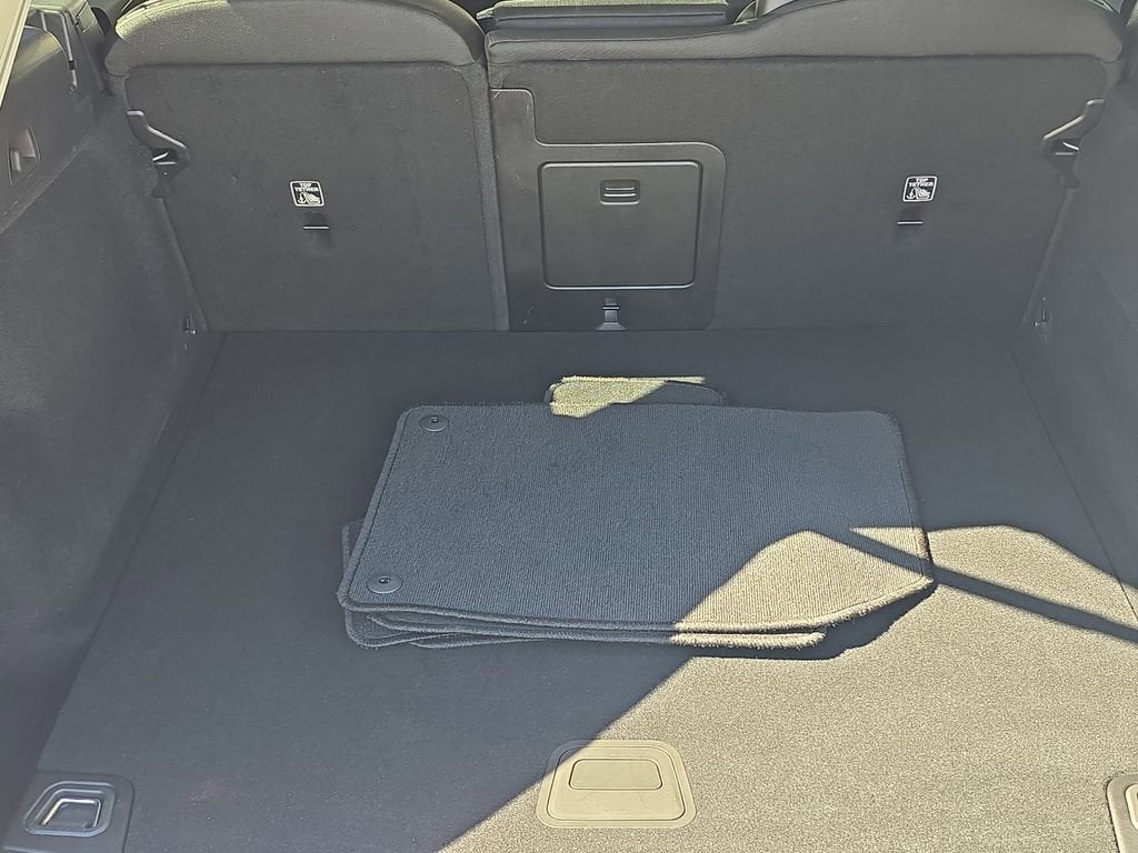 2024 Volvo XC60 Core Dark Theme