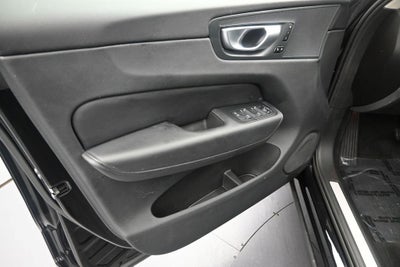 2024 Volvo XC60 Plus Dark Theme