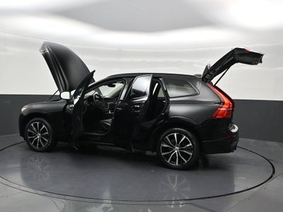 2024 Volvo XC60 Plus Dark Theme