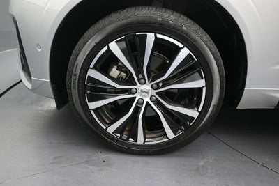2024 Volvo XC60 B5 Plus Dark Theme