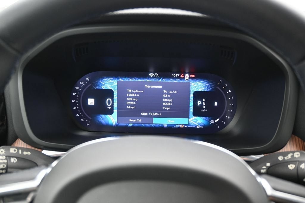 2024 Volvo XC60 B5 Plus Dark Theme
