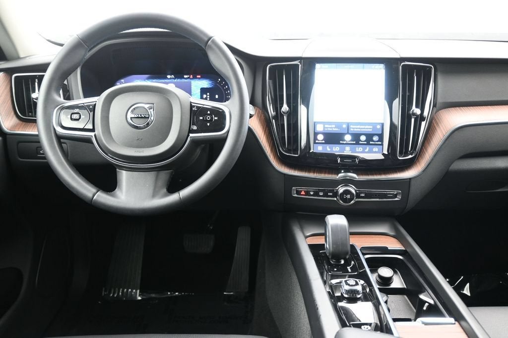 2024 Volvo XC60 B5 Plus Dark Theme