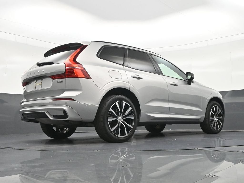 2024 Volvo XC60 B5 Plus Dark Theme