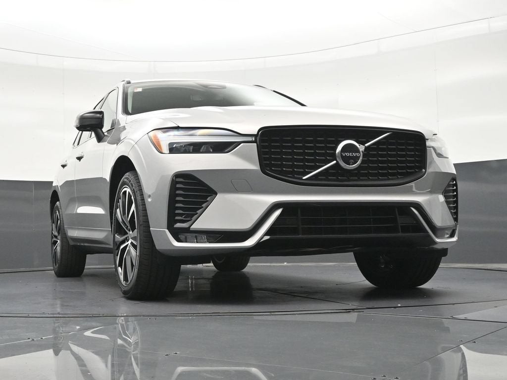 2024 Volvo XC60 B5 Plus Dark Theme