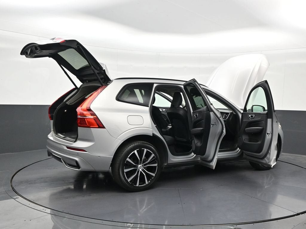 2024 Volvo XC60 B5 Plus Dark Theme