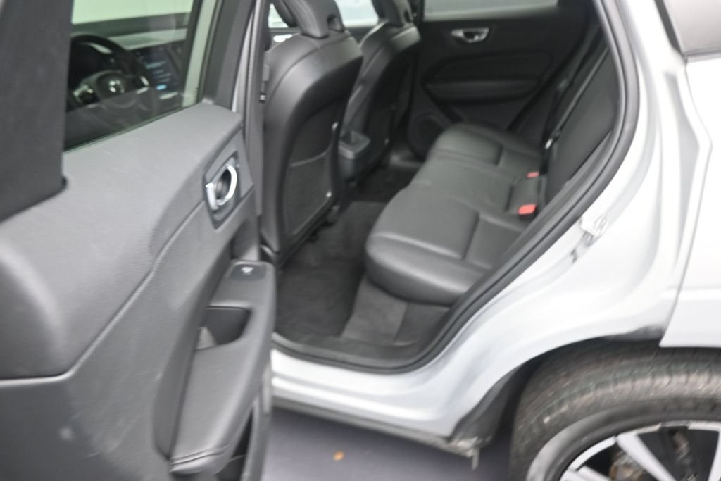 2024 Volvo XC60 Plus Dark Theme