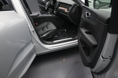 2024 Volvo XC60 Plus Dark Theme