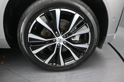 2024 Volvo XC60 Plus Dark Theme