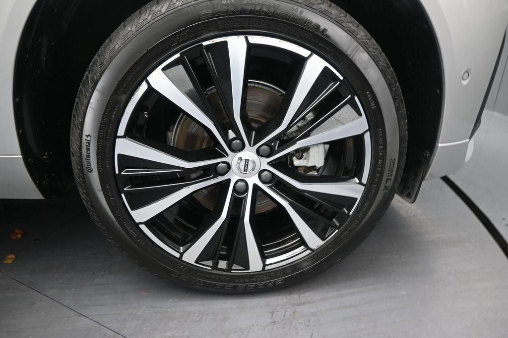2024 Volvo XC60 Plus Dark Theme
