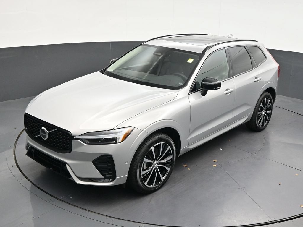 2024 Volvo XC60 Plus Dark Theme