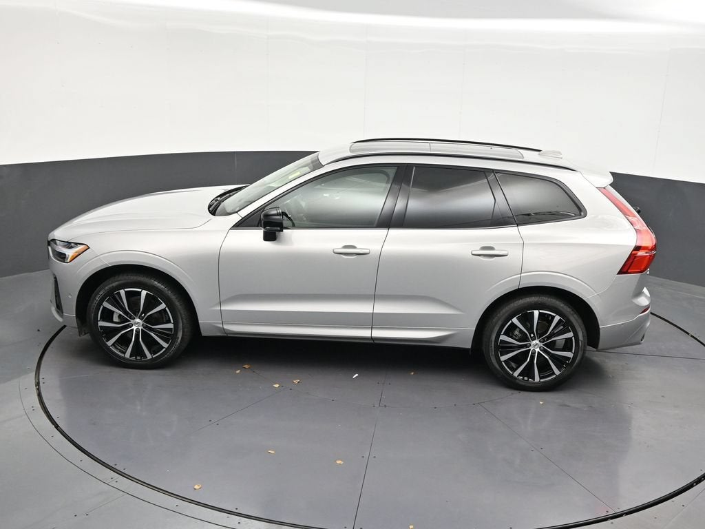2024 Volvo XC60 Plus Dark Theme