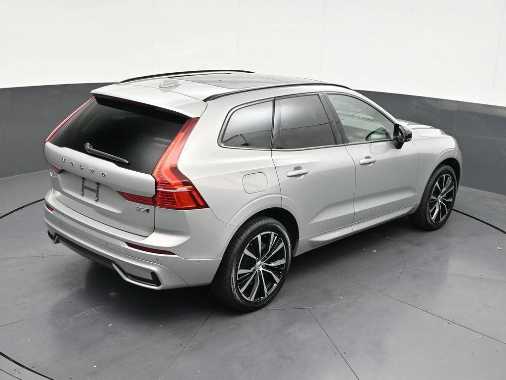 2024 Volvo XC60 Plus Dark Theme