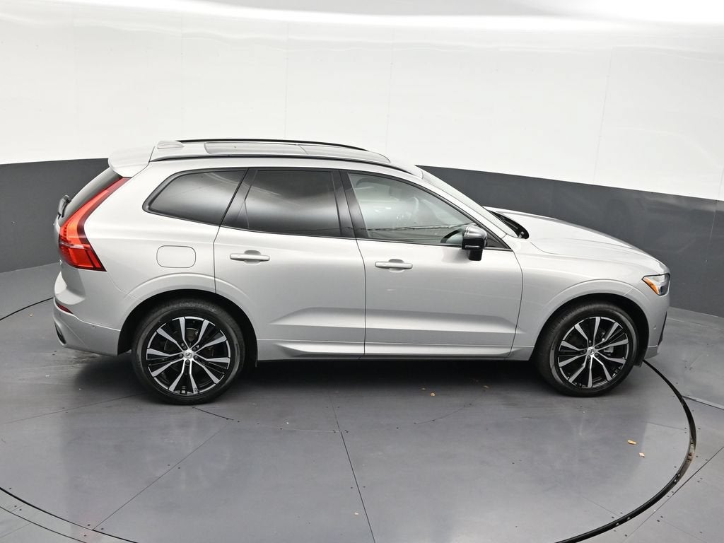 2024 Volvo XC60 Plus Dark Theme