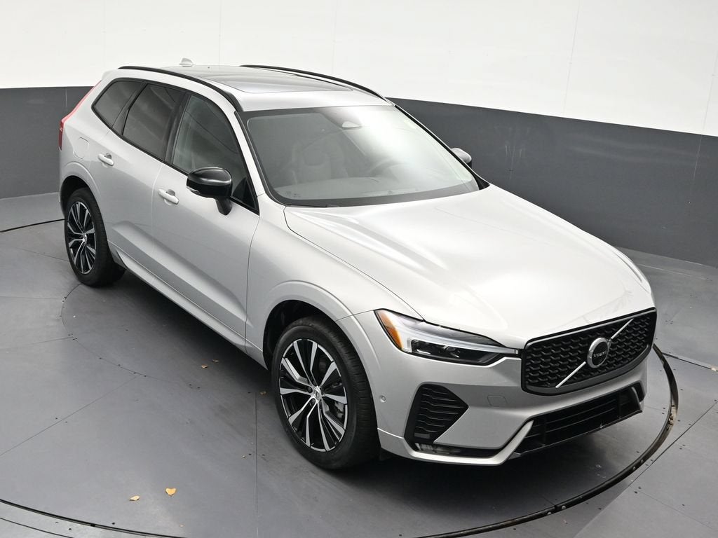 2024 Volvo XC60 Plus Dark Theme