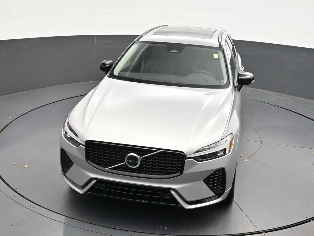 2024 Volvo XC60 Plus Dark Theme