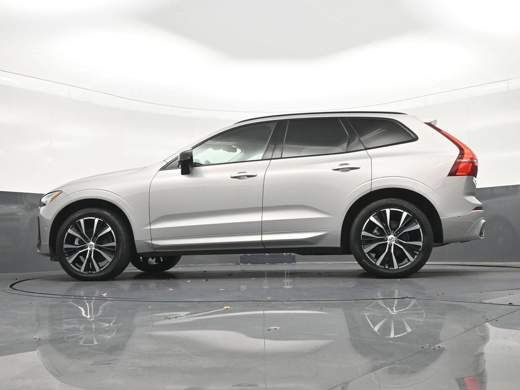 2024 Volvo XC60 Plus Dark Theme