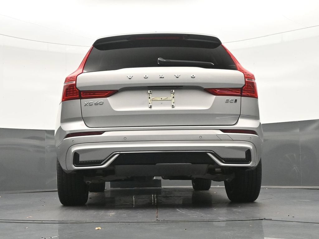 2024 Volvo XC60 Plus Dark Theme