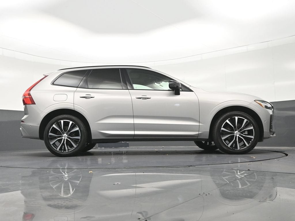 2024 Volvo XC60 Plus Dark Theme