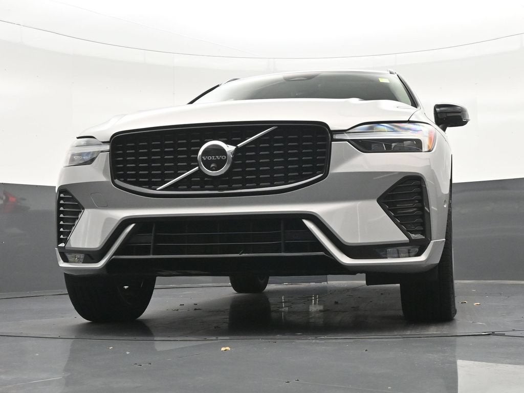 2024 Volvo XC60 Plus Dark Theme