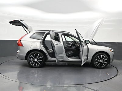 2024 Volvo XC60 Plus Dark Theme