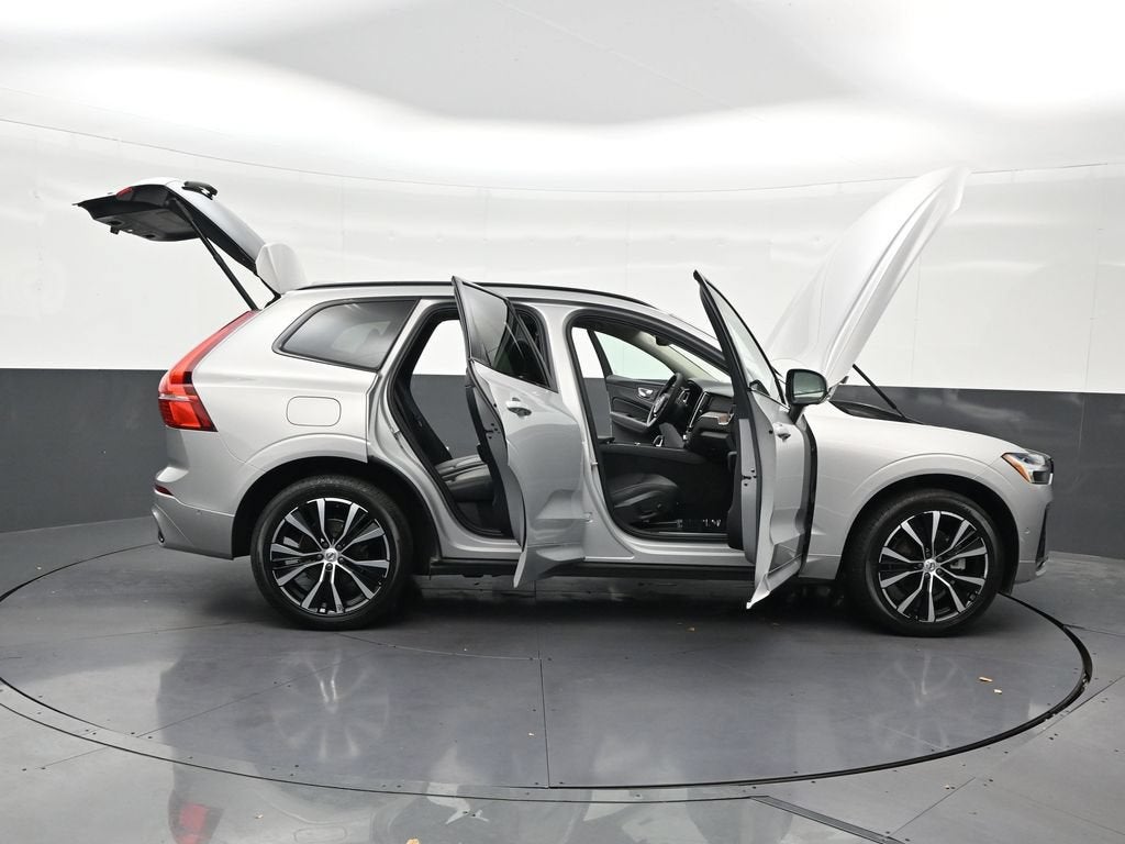 2024 Volvo XC60 Plus Dark Theme