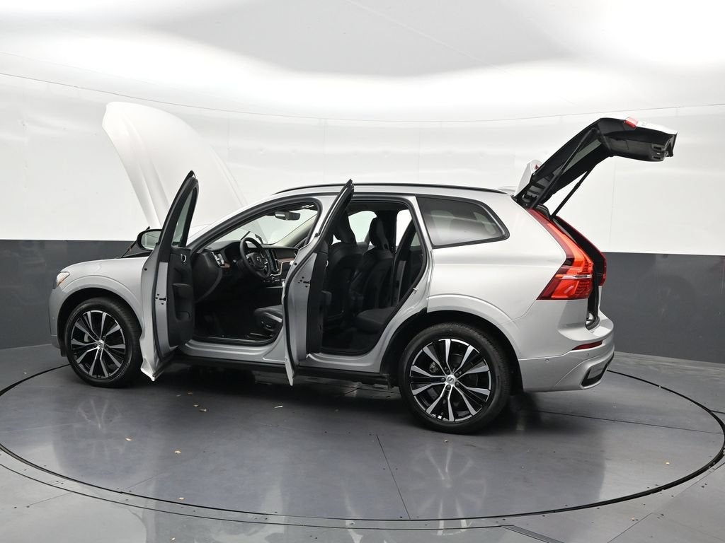 2024 Volvo XC60 Plus Dark Theme