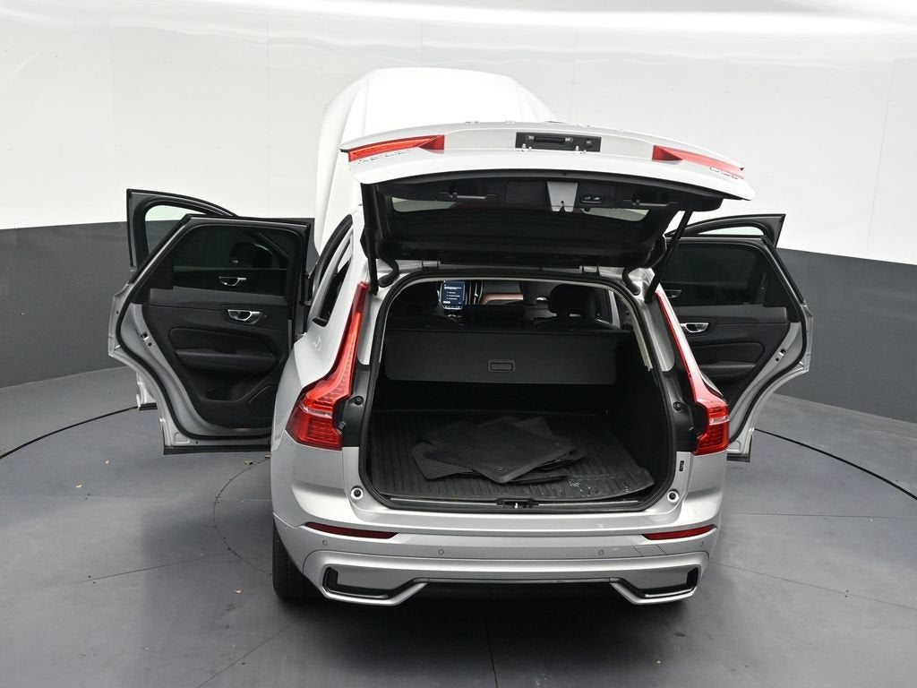 2024 Volvo XC60 Plus Dark Theme