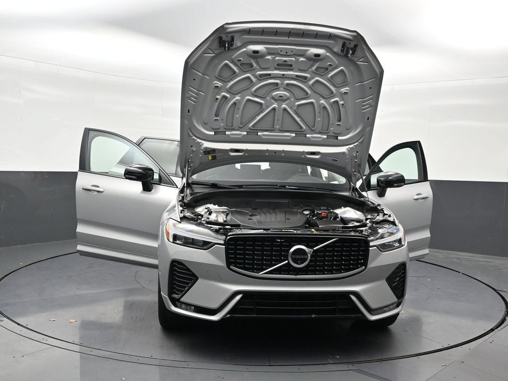 2024 Volvo XC60 Plus Dark Theme
