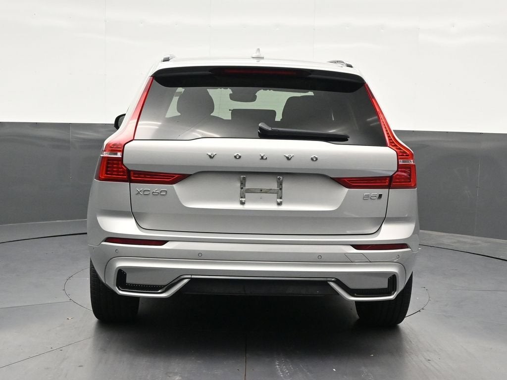 2024 Volvo XC60 Plus Dark Theme