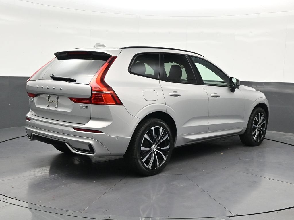 2024 Volvo XC60 Plus Dark Theme
