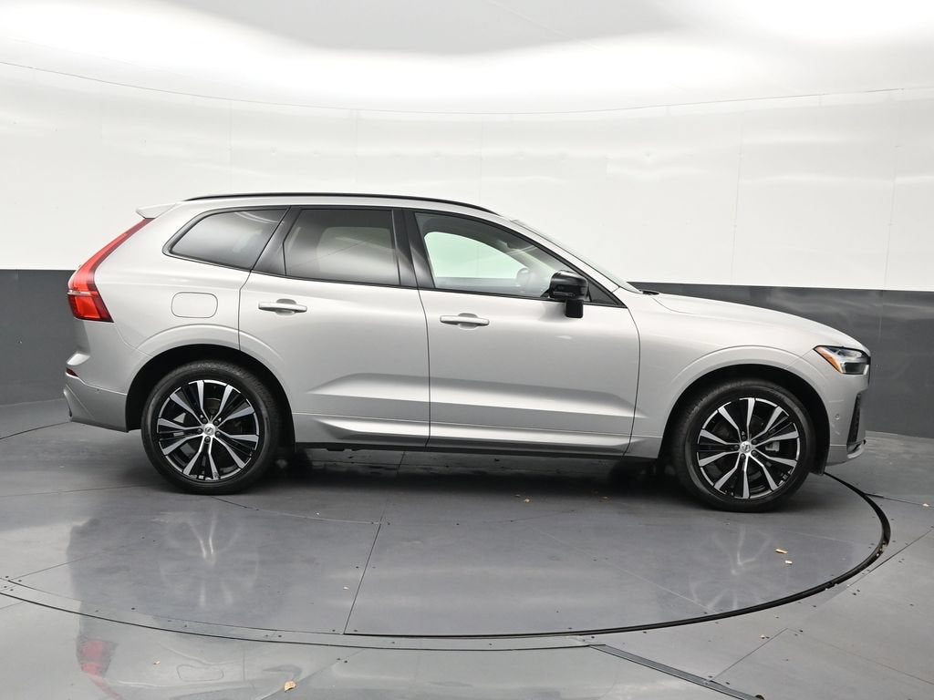 2024 Volvo XC60 Plus Dark Theme