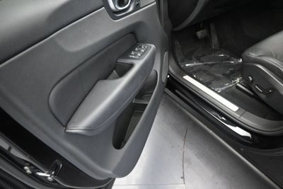 2024 Volvo XC60 Plus Dark Theme