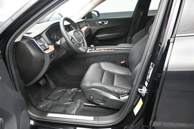 2024 Volvo XC60 Plus Dark Theme