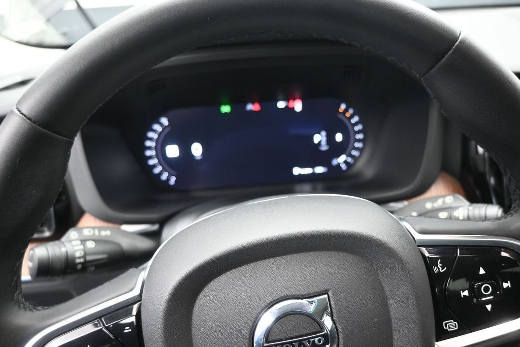 2024 Volvo XC60 Plus Dark Theme