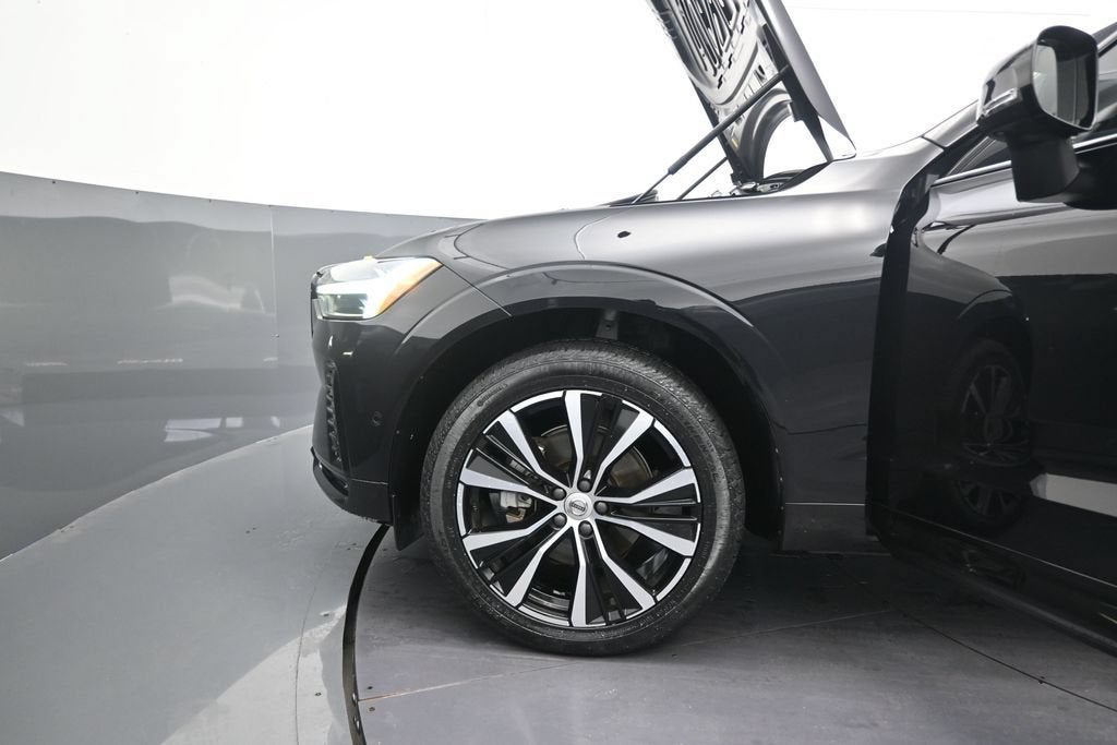 2024 Volvo XC60 Plus Dark Theme