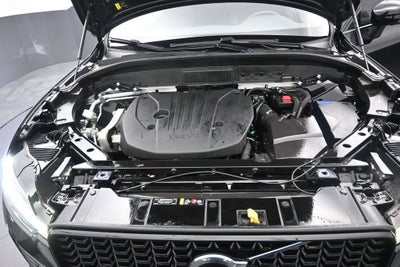 2024 Volvo XC60 Plus Dark Theme