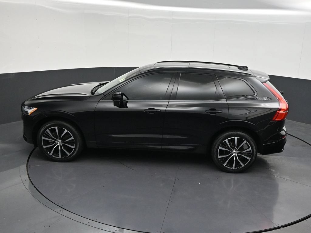 2024 Volvo XC60 Plus Dark Theme